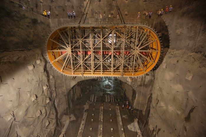 白鶴灘水電站百萬機(jī)組首節(jié)尾水肘管成功吊裝