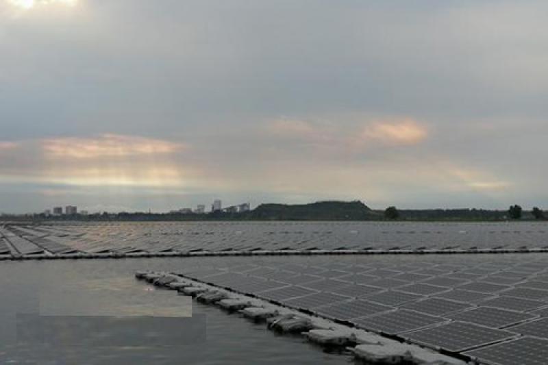淮南潘陽水上漂浮式光伏讓采煤沉降區成水上發電站