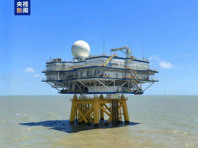 我國首個(gè)搭載氣象雷達(dá)的海上升壓站完成安裝