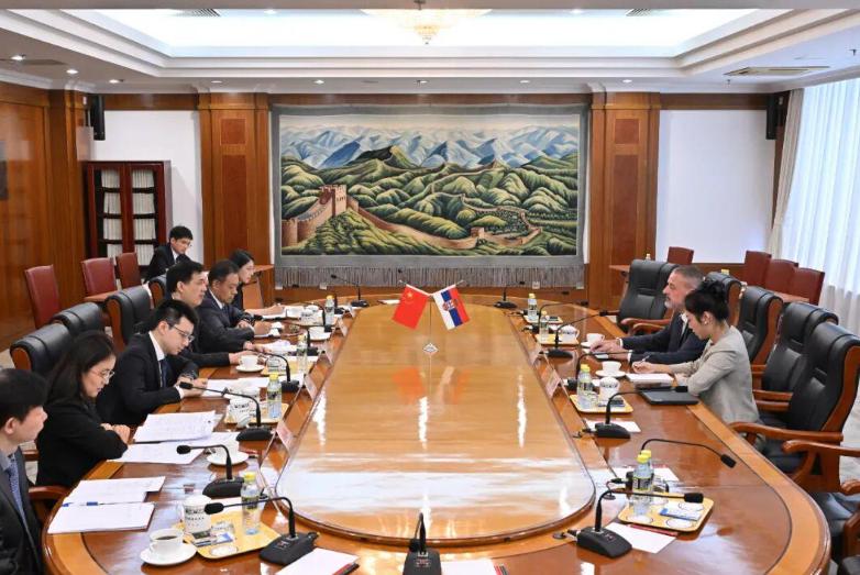 國家發(fā)展改革委副主任周海兵會見塞爾維亞總統(tǒng)特使、對華合作國家協(xié)調(diào)委員會成員巴西奇