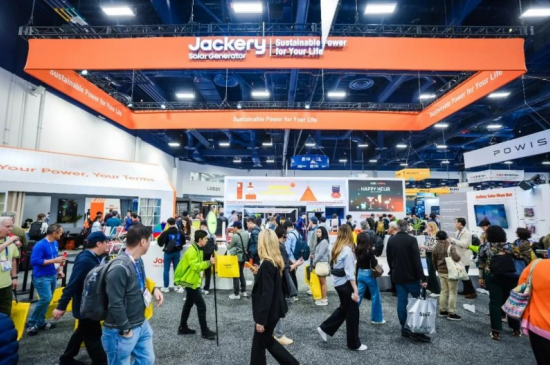 錨定智能綠電賽道！華寶新能光儲火星機器人重構儲能行業新格局