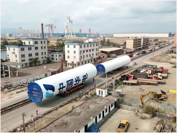 華電陽(yáng)江三山島六海上風(fēng)電項(xiàng)目首套塔筒順利發(fā)貨