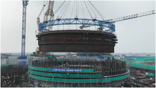 徐圩核能供熱發電項目1號機組安全殼鋼襯里首個模塊順利吊裝